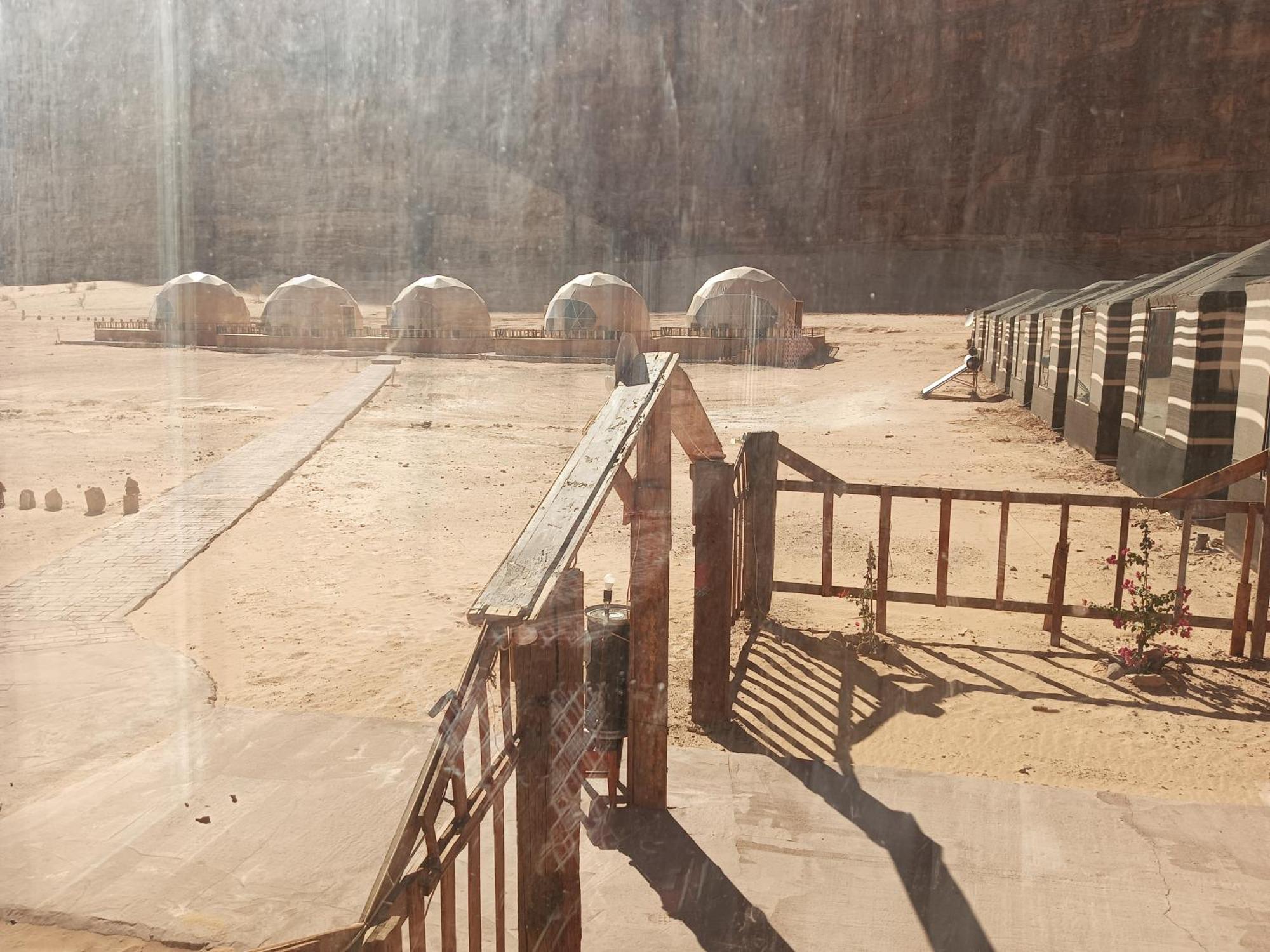 Sunrise Luxury Camp Hotell Wadi Rum Eksteriør bilde